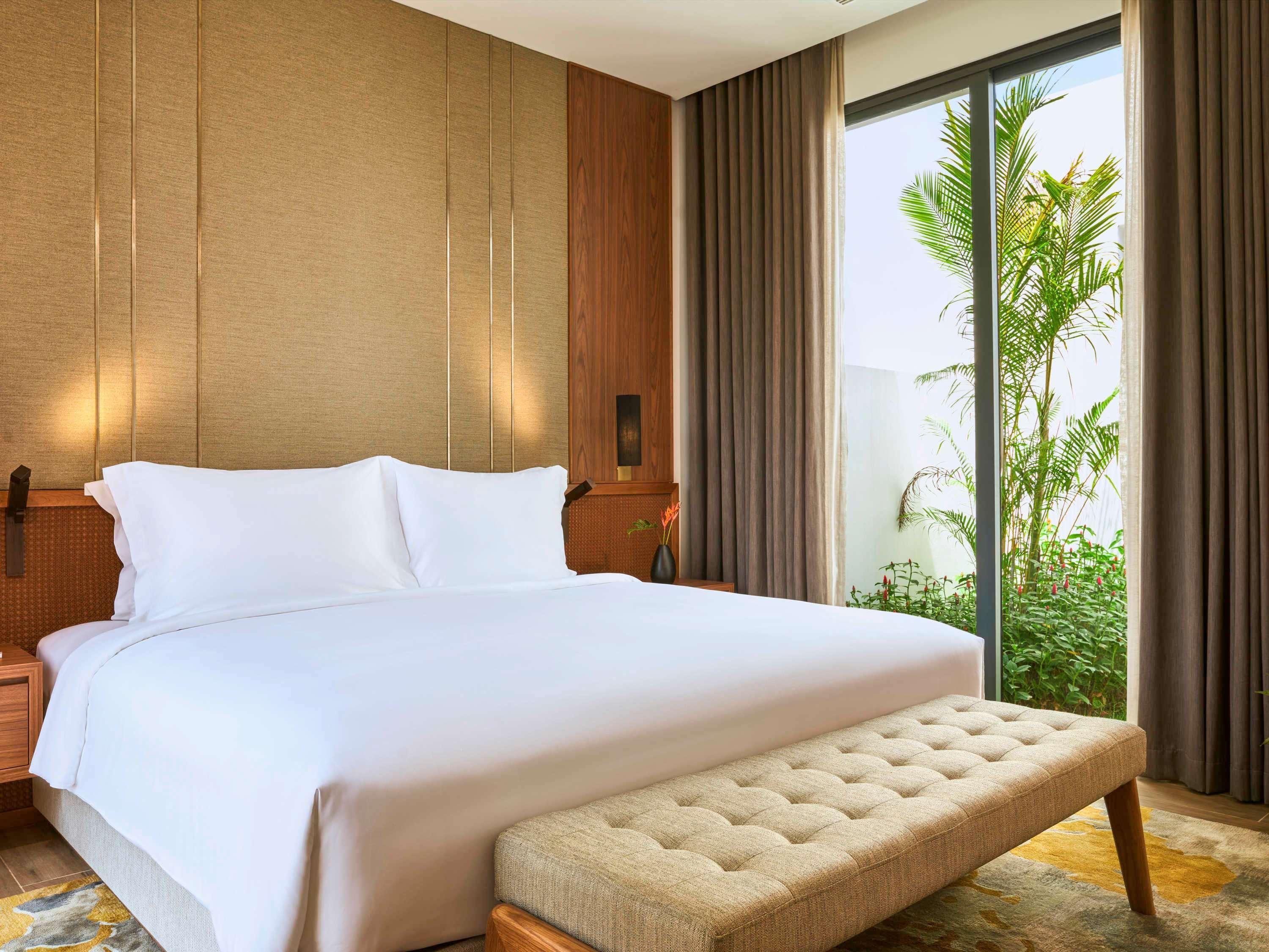 Moevenpick Villas & Residences Дуонг-Донг Экстерьер фото Deluxe Room