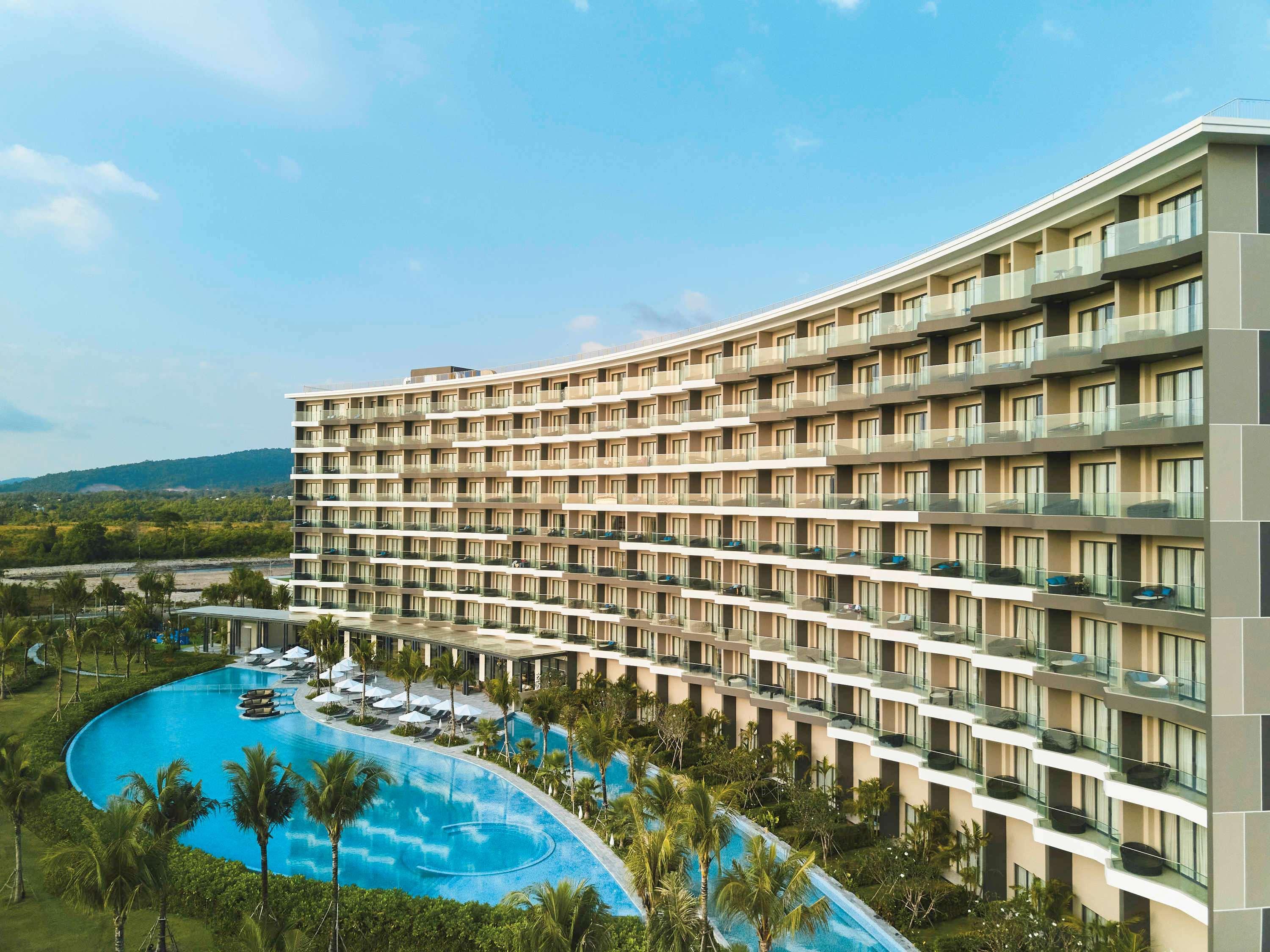 Moevenpick Villas & Residences Дуонг-Донг Экстерьер фото The hotel's main building