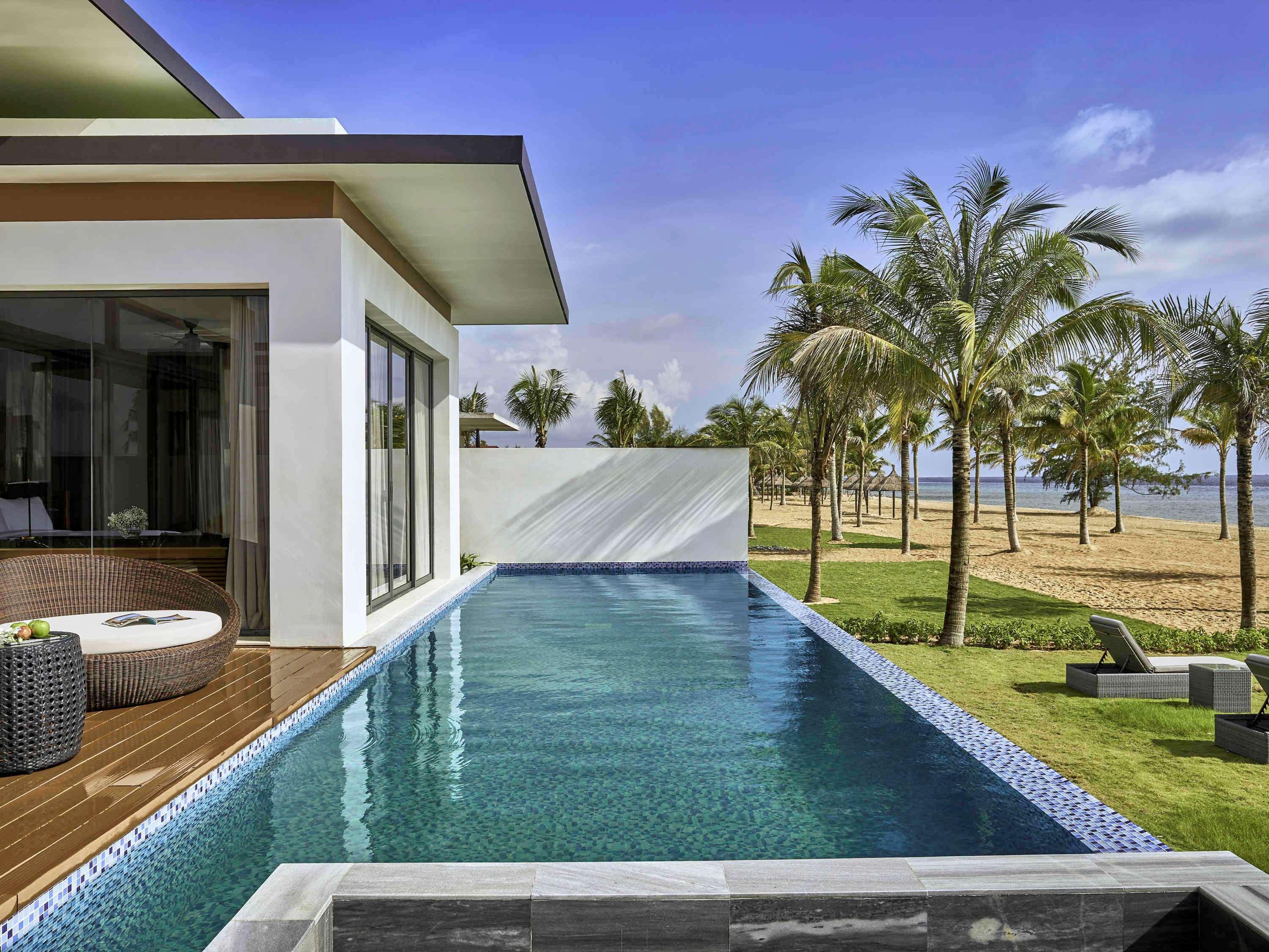 Moevenpick Villas & Residences Дуонг-Донг Экстерьер фото A pool villa at the resort