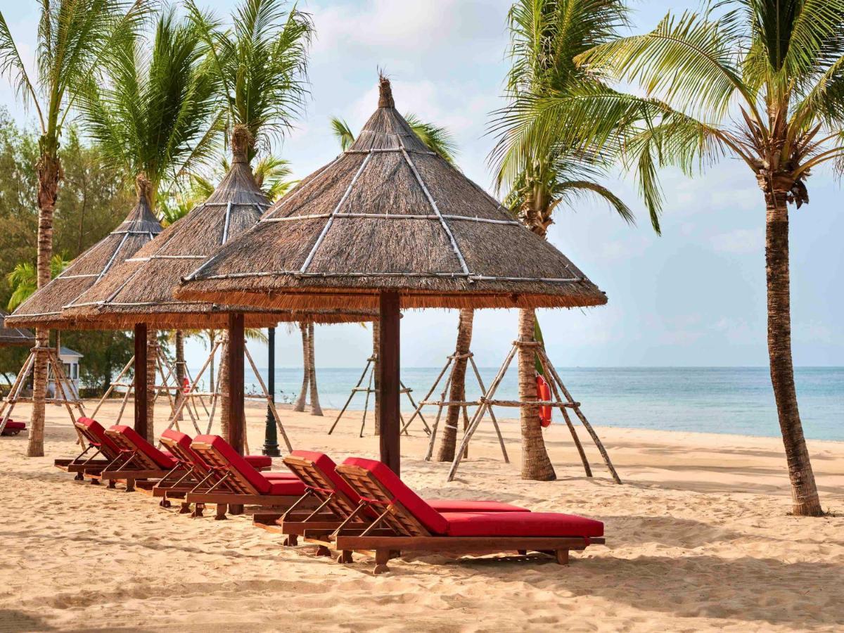 Moevenpick Villas & Residences Дуонг-Донг Экстерьер фото The beach at the Sheraton Nha Trang Hotel & Spa Resort