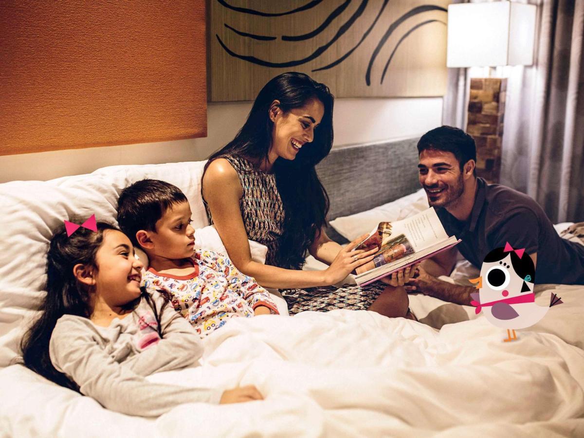 Moevenpick Villas & Residences Дуонг-Донг Экстерьер фото Family at the hotel