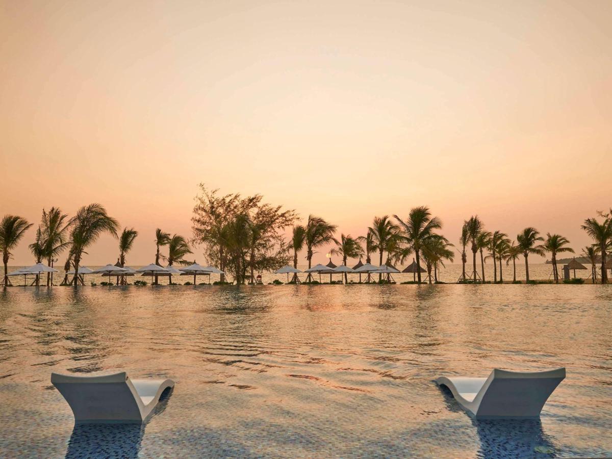 Moevenpick Villas & Residences Дуонг-Донг Экстерьер фото Sunset at the beach