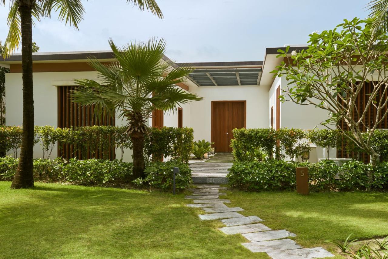 Moevenpick Villas & Residences Дуонг-Донг Экстерьер фото A villa at Vinpearl Hotel Nha Trang