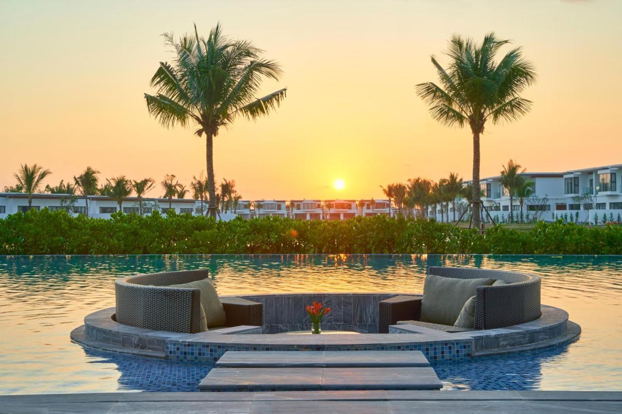 Moevenpick Villas & Residences Дуонг-Донг Экстерьер фото Sunset at Vinpearl Hotel Nha Trang
