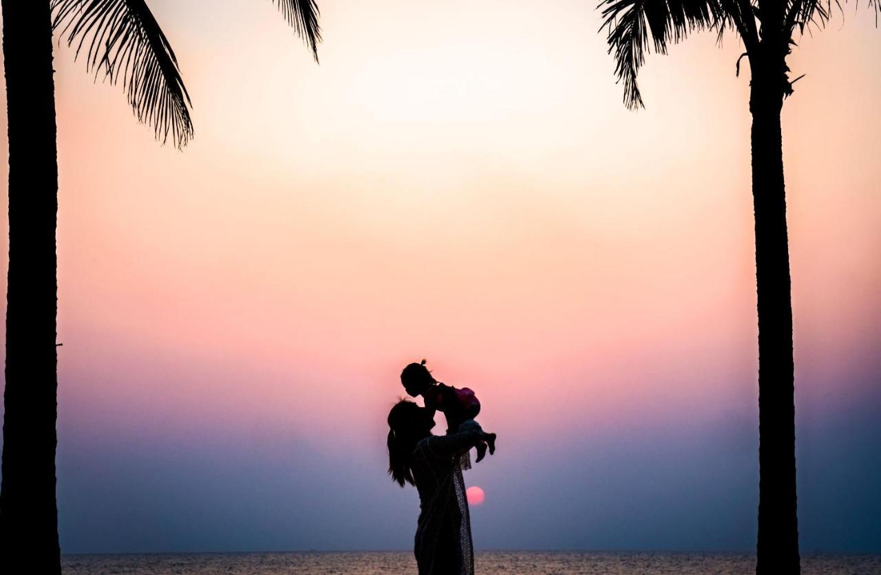 Moevenpick Villas & Residences Дуонг-Донг Экстерьер фото Sunset at the beach