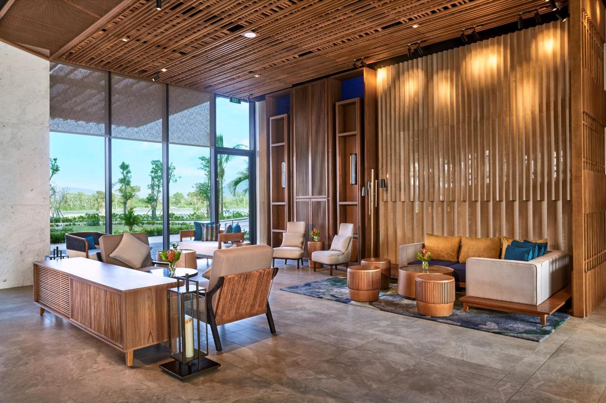 Moevenpick Villas & Residences Дуонг-Донг Экстерьер фото The lobby of the hotel